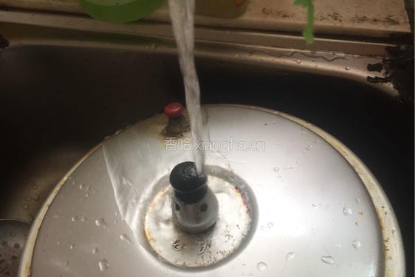 豌豆水煮鸭蛋的做法图解3