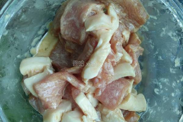 香菜青椒小炒肉的做法图解2