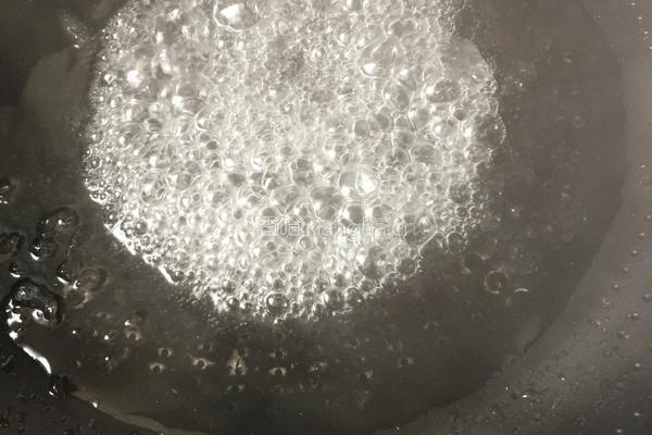 琥珀核桃仁的做法图解3