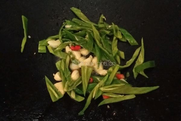 豆干炒肉的做法图解3
