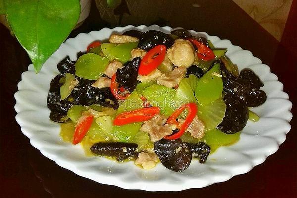 猪肉木耳炒青笋的做法图解10