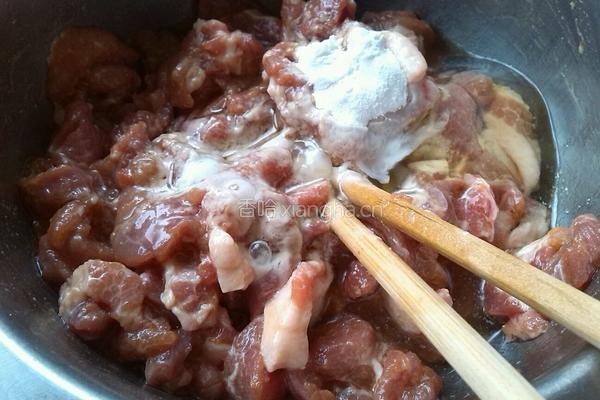 胡萝卜蒜苔炒猪肉的做法图解3