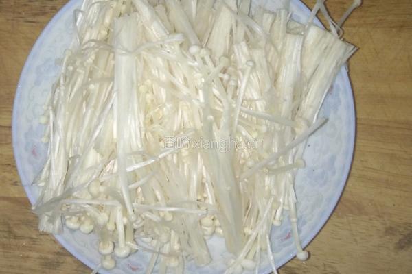 豆腐金针菇肉汤的做法图解2