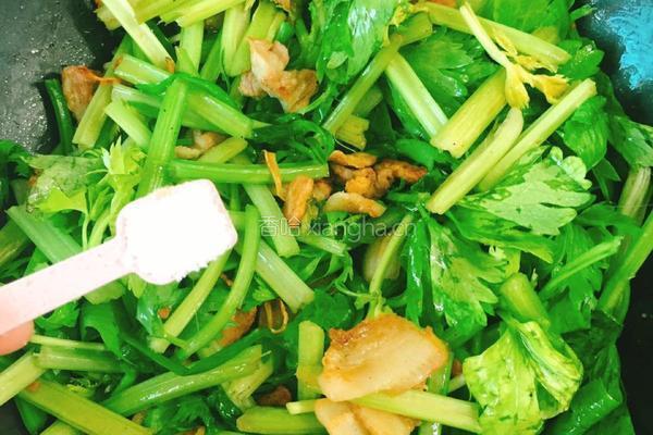 芹菜炒肉的做法图解10