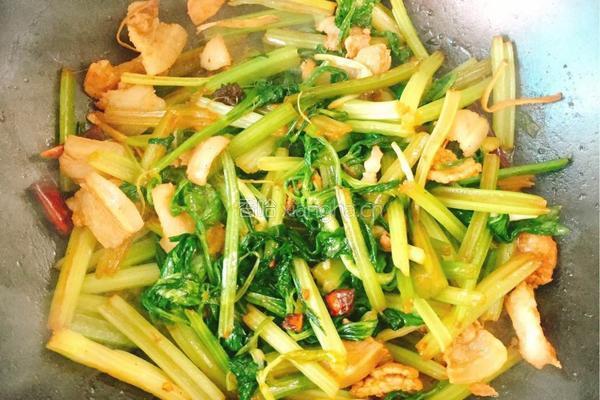 芹菜炒肉的做法图解11