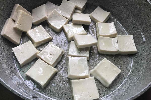 洋葱炒千叶豆腐的做法图解4