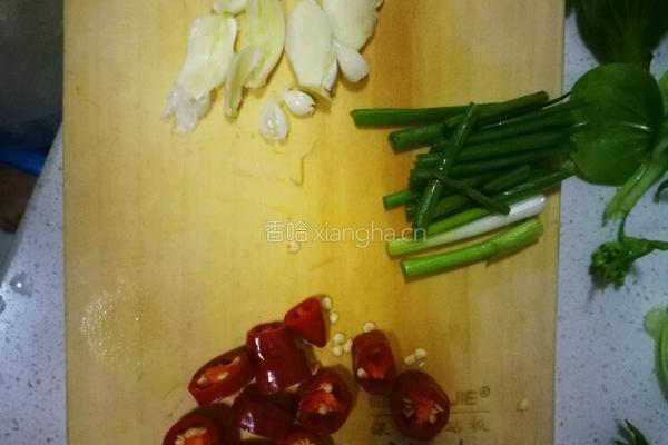 五分钟少油芥菜挂蛋(๑❛ᴗ❛๑)的做法图解2