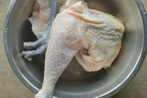 香菇青椒炒鸡块的做法图解1