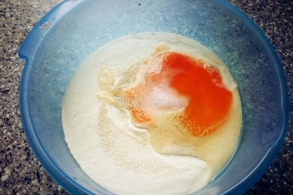 奶香油条的做法图解2