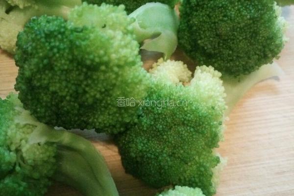 蒜蓉西兰花的做法图解1
