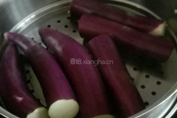 茄子炒虾皮的做法图解3