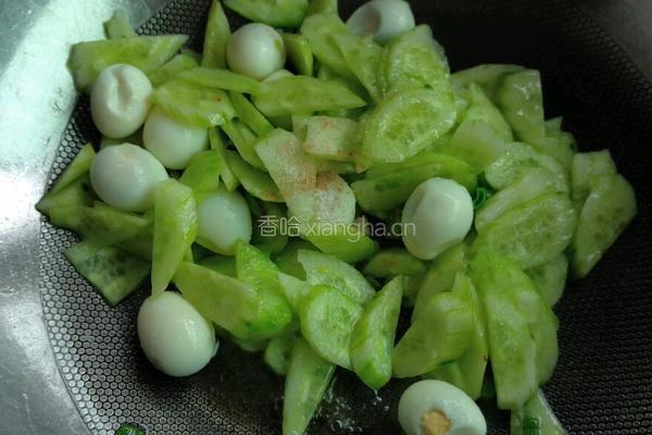 黄瓜炒鹌鹑蛋的做法图解5