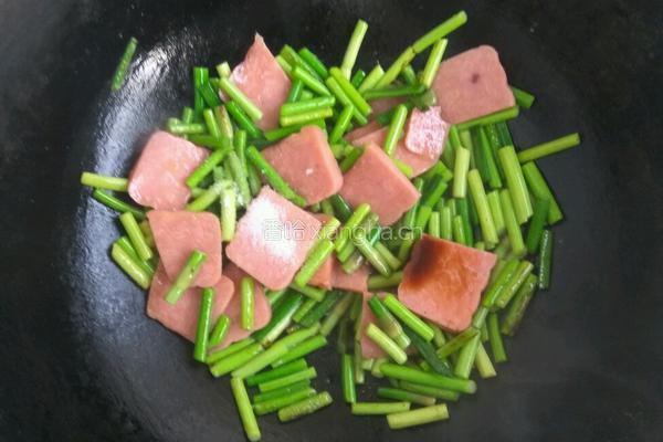 蒜苔炒火腿的做法图解4