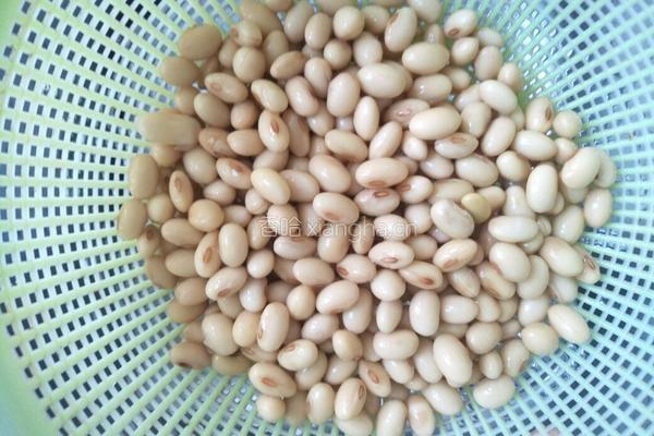 腊鸭腿炖黄豆的做法图解2
