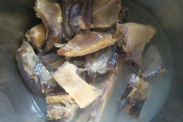 腊鸭腿炖黄豆的做法图解4