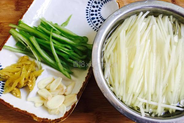 双椒土豆丝的做法图解2