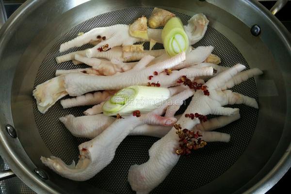 泡椒凤爪的做法图解3