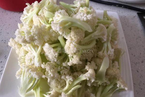 清炒花菜的做法图解1
