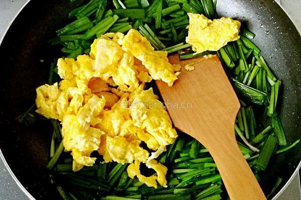 韭菜炒鹅蛋的做法图解5