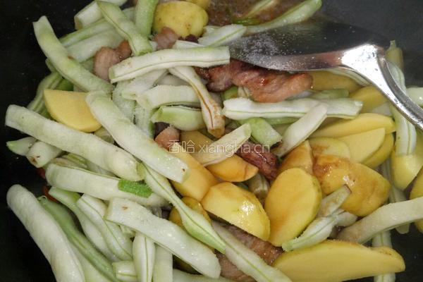 土豆扁豆炖肉的做法图解6