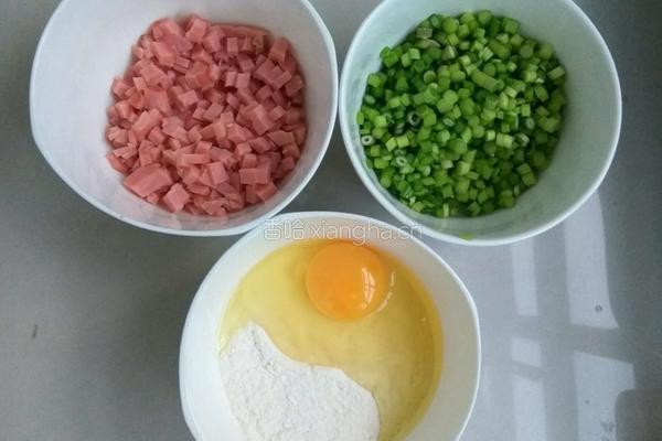 蒜苔火腿煎饼的做法图解1