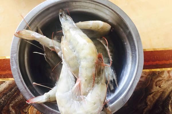 虾仁西兰花的做法图解1