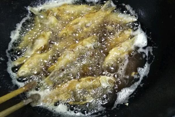 新手炸小鱼的做法图解2