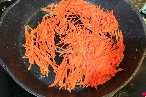 胡萝卜丝炒鸡蛋的做法图解5