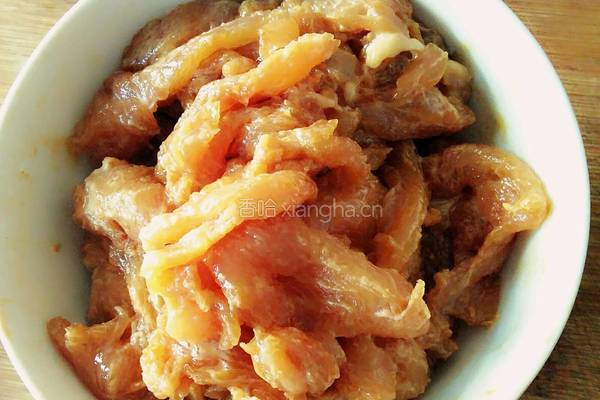 蒜苔炒鸡肉的做法图解3