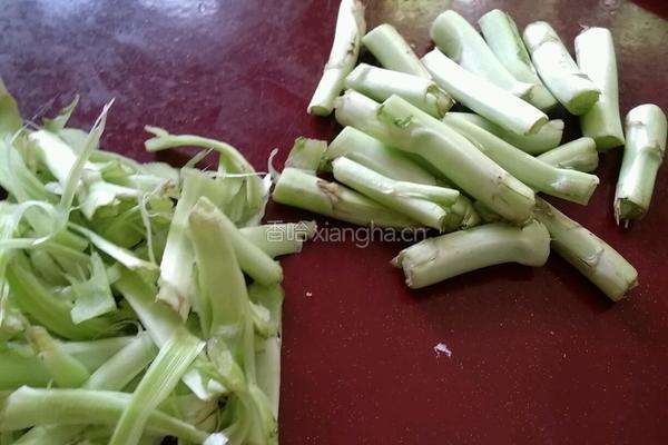 清调绿菜茎的做法图解1
