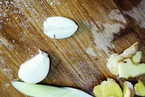 香菇焖鸡的做法图解2