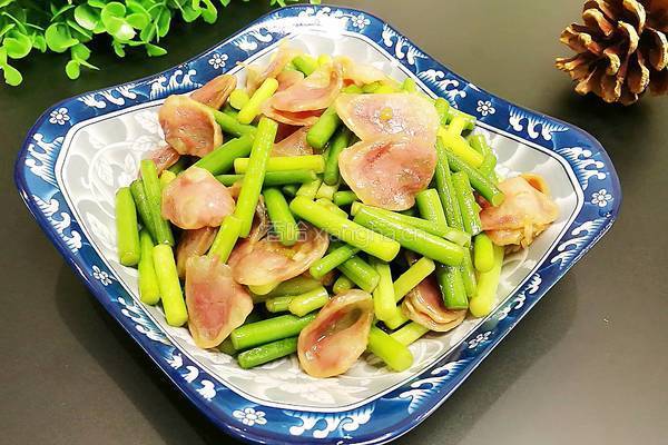 蒜苔腊肠小炒的做法图解7