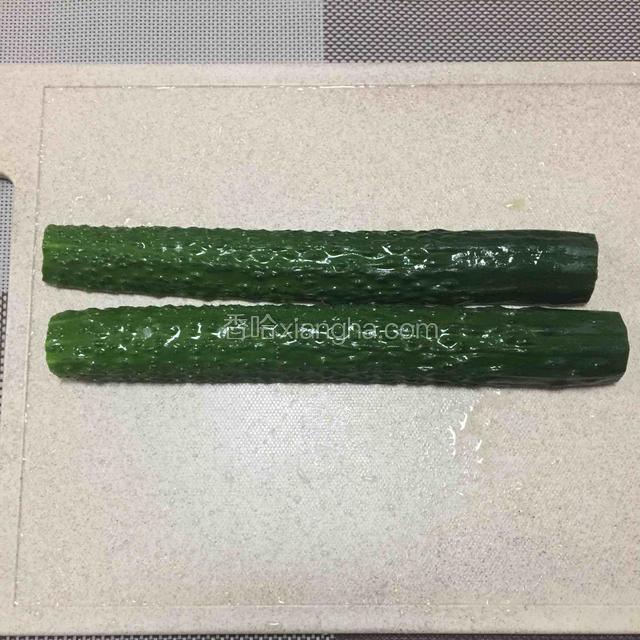 黄瓜对半切开