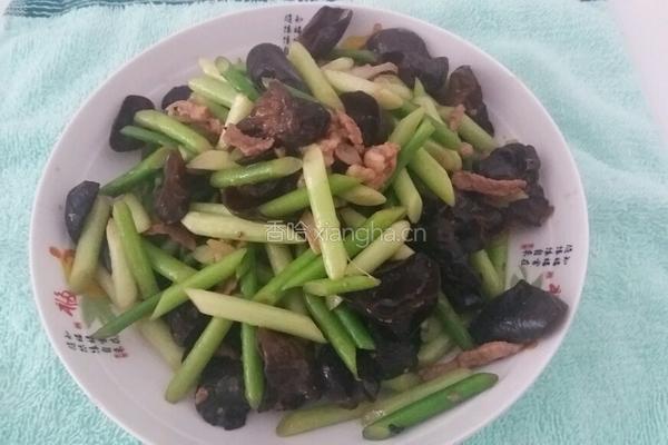 木耳炒蒜薹