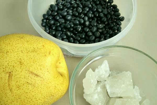 黑豆炖雪梨的做法图解1