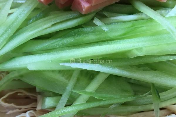 凉拌豆皮的做法图解2