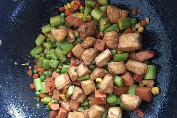 家庭版鸡肉炒三丁的做法图解7