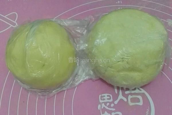 红豆沙•梅花酥的做法图解1