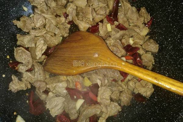 牛腩炖土豆的做法图解2