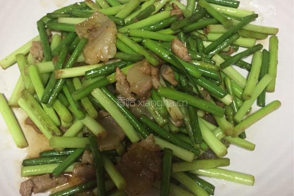 蒜苗炒咸肉片的做法图解3