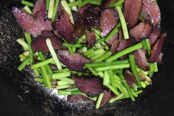 蒜苔炒腊肉的做法图解5