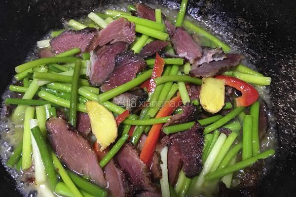 蒜苔炒腊肉的做法图解6