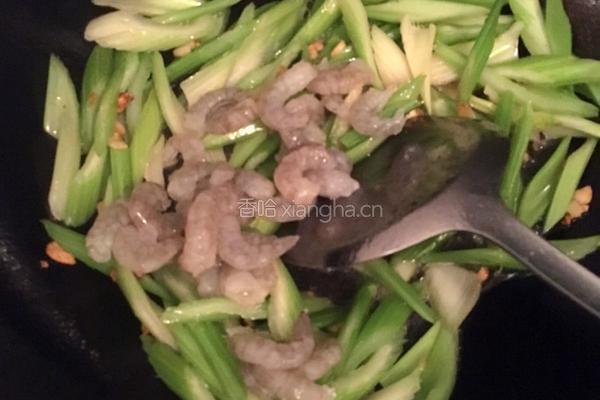 芹菜炒虾仁的做法图解4