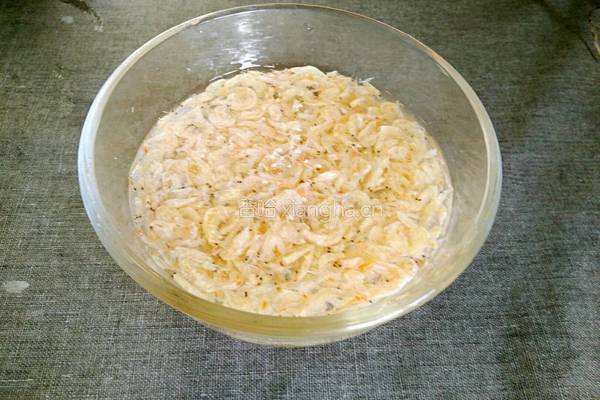 虾皮韭菜炒木耳的做法图解2
