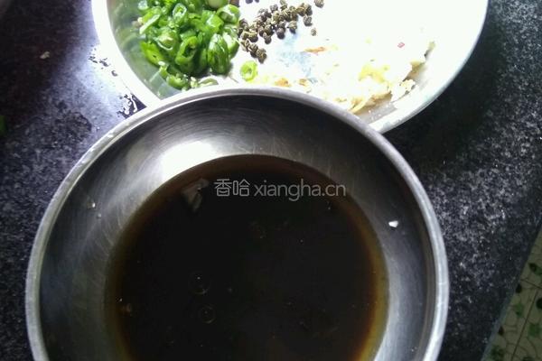 折耳根拌蹄花的做法图解3