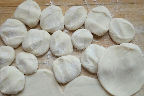 芹菜大肉饺的做法图解6