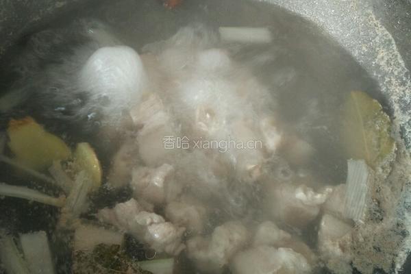 红烧肉炖豆角土豆的做法图解1