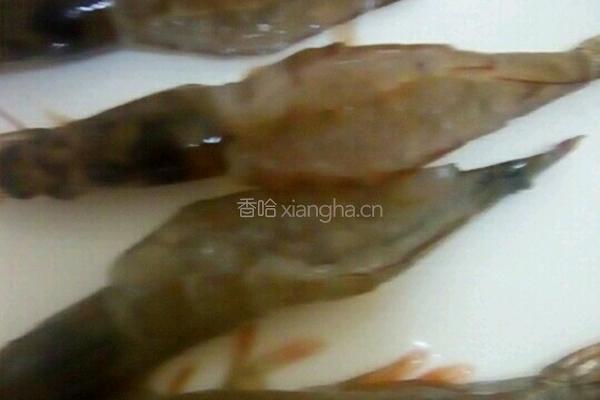 蒜蓉粉丝开背虾的做法图解2