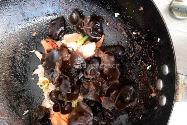 西芹肉片炒木耳的做法图解5