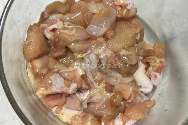 酸甜菠萝鸡腿的做法图解1